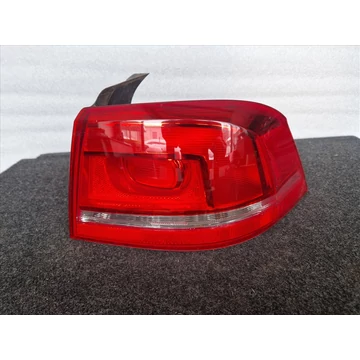 VOLKSWAGEN PASSAT B7 SEDAN jobb hátsó lámpa 3AE945096F