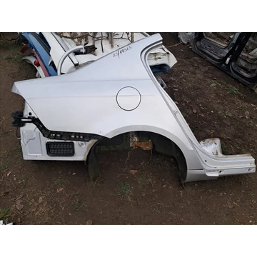 VOLKSWAGEN PASSAT B7 SEDAN jobb hátsó sárvédő negyed