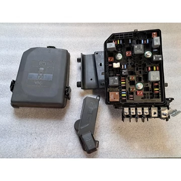 OPEL ASTRA K biztosíték doboz 39040853