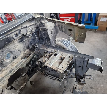 DACIA DUSTER bal első nyúlvány, bal első negyed