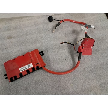 BMW (F30) Pozitív kábel saruval 922775204