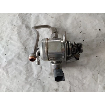 VOLKSWAGEN GOLF VII (5G) 1.4 TSI CZC Nagynyomású szivattyú, magasnyomású pumpa 04E127025B