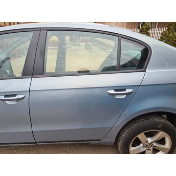 VOLKSWAGEN PASSAT B7 SEDAN bal hátsó ajtó