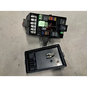 VOLKSWAGEN PASSAT B8 (3G) biztosíték doboz