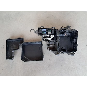 NISSAN QASHQAI II (J11) Biztosíték doboz