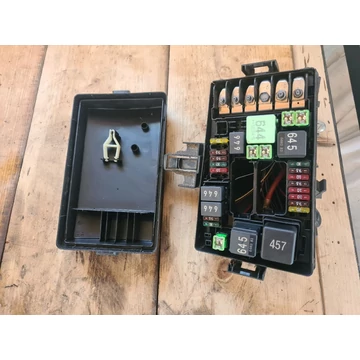 SKODA SUPERB III (3V) biztosíték tábla 5Q0907361D