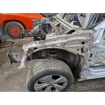 SKODA SUPERB III (3V) Bal első negyed, nyúlvány