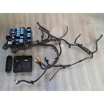 SUZUKI SWIFT V Biztosíték doboz