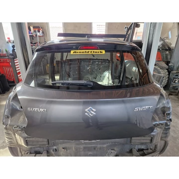 SUZUKI SWIFT V Csomagtérajtó