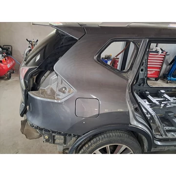 NISSAN X-TRAIL (T32) jobb hátsó sárvédő negyed