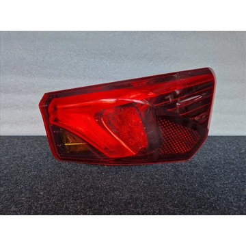 TOYOTA AVENSIS T27 SEDAN FACELIFT Jobb hátsó lámpa