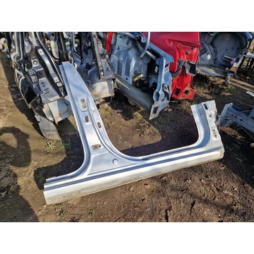 HYUNDAI I30 (GD) Jobb küszöb