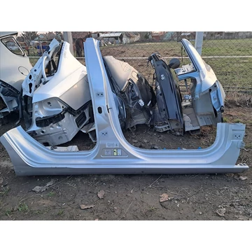 PEUGEOT 308 II Jobb küszöb