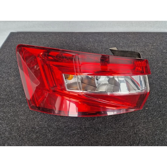 SKODA SUPERB III (3V) kombi bal hátsó lámpa 3V9945207