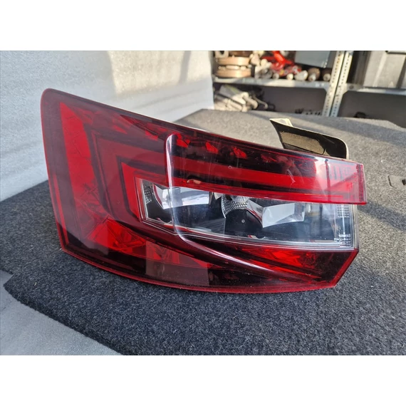 SKODA SUPERB III KOMBI (3V) bal hátsó lámpa 3v9945207