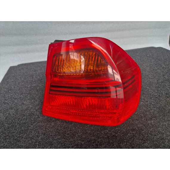 BMW E90 jobb hátsó lámpa 6937458