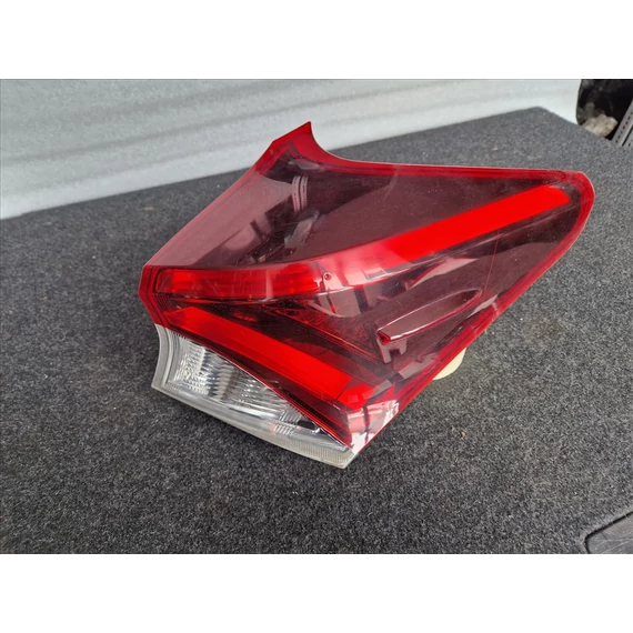 TOYOTA AURIS II FACELIFT Jobb külső hátsó lámpa