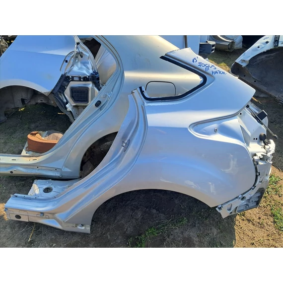 FORD FOCUS III bal hátsó sárvédő negyed