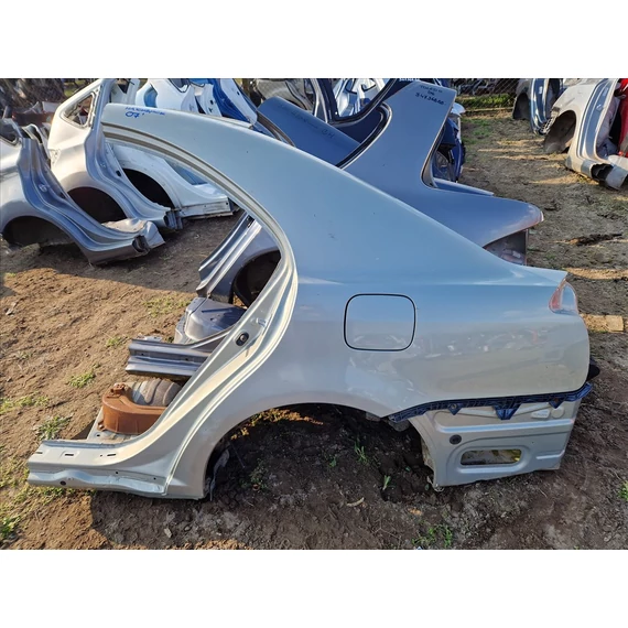 TOYOTA AVENSIS T25 bal hátsó sárvédő negyed