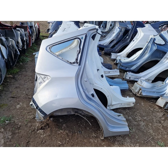 NISSAN NOTE (E12) jobb hátsó sárvédő negyed