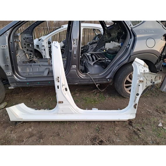 TOYOTA AURIS II jobb küszöb