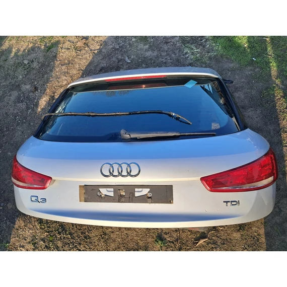 AUDI Q3 (8U) csomagtérajtó LX7W