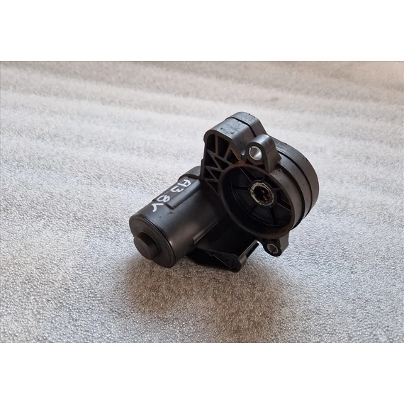 AUDI A3 (8V) jobb hátsó kézifék motor 5Q0615406