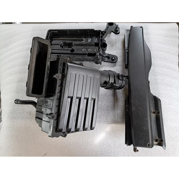 AUDI A3 (8V) 2.0 CRTDI levegőszűrőház 5Q0129607AA