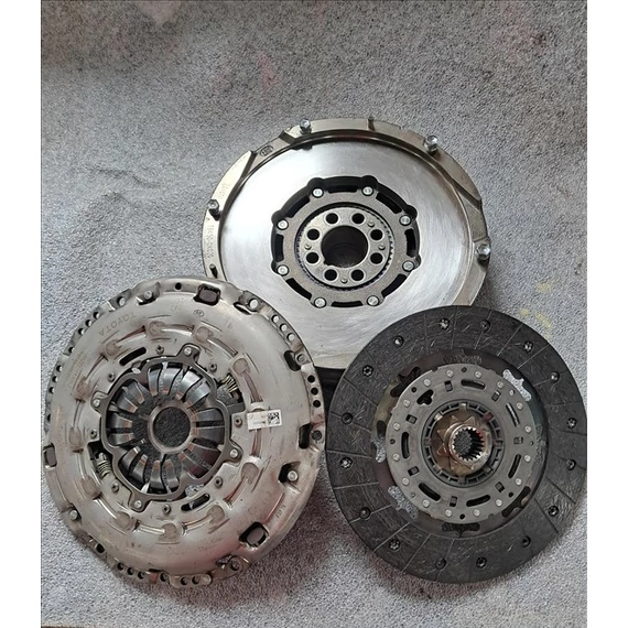 TOYOTA AURIS II  1.6 D4D kettőstömegű lendkerék kuplung szett 13450-0X020