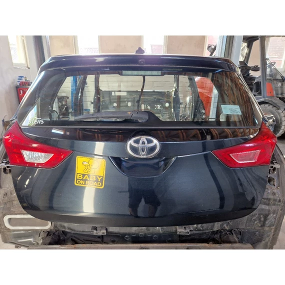TOYOTA AURIS II csomagtérajtó