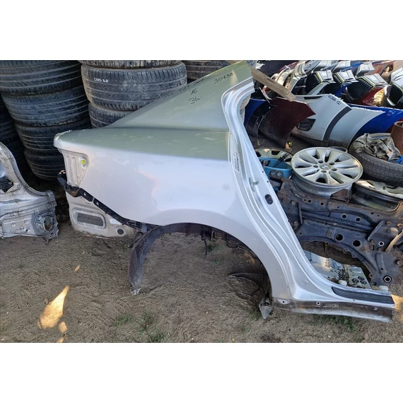 TOYOTA AVENSIS T27 SEDAN jobb hátsó sárvédő negyed