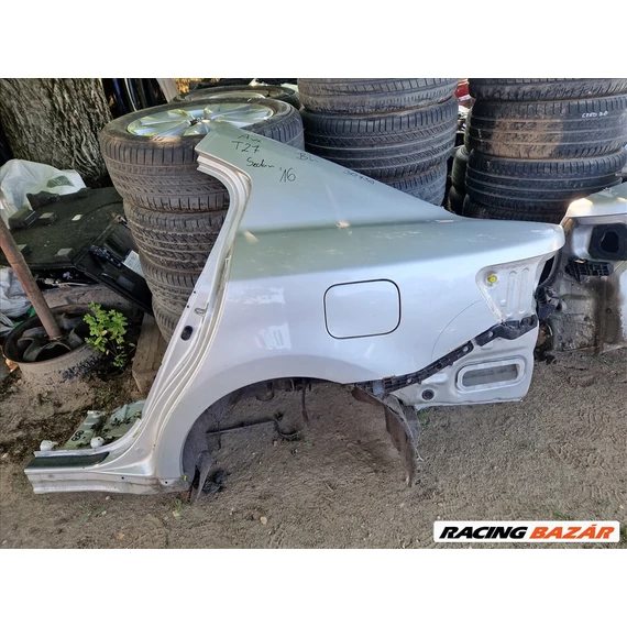 TOYOTA AVENSIS T27 bal hátsó sárvédő negyed