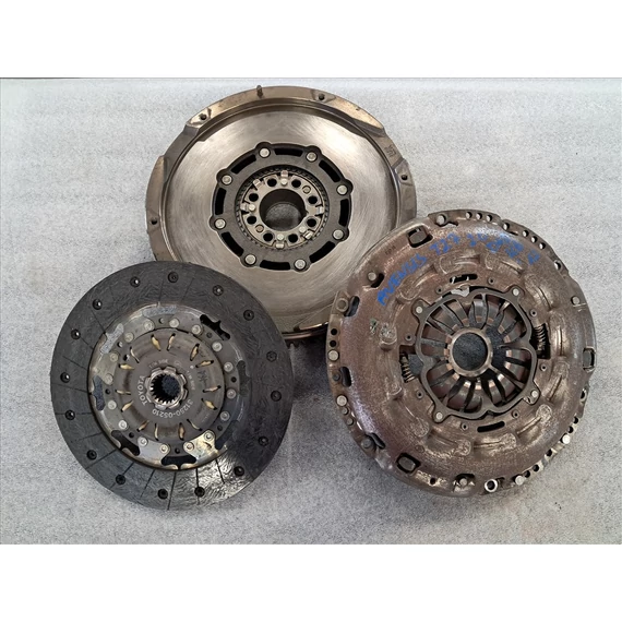 Toyota Avensis (T270) 2.0 D4D kettős tömegű lendkerék szett