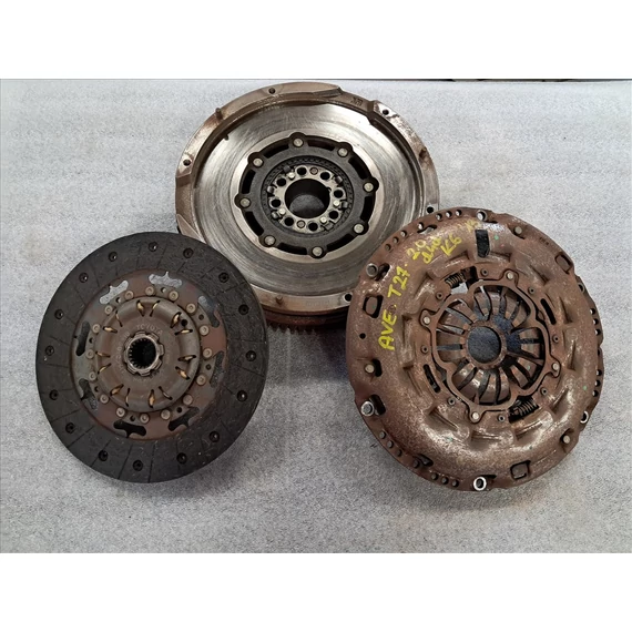 Toyota Avensis (T270) 2.0 D4D kettős tömegű lendkerék szett 13450-0R030