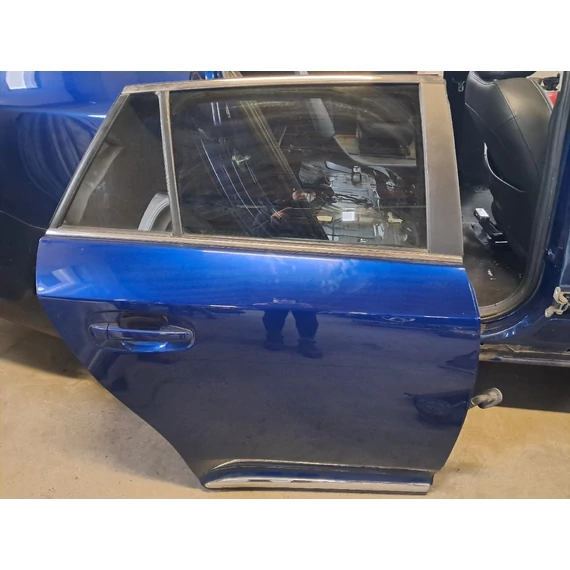 TOYOTA AVENSIS T27 jobb hátsó ajtó