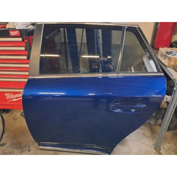 TOYOTA AVENSIS T27 bal hátsó ajtó