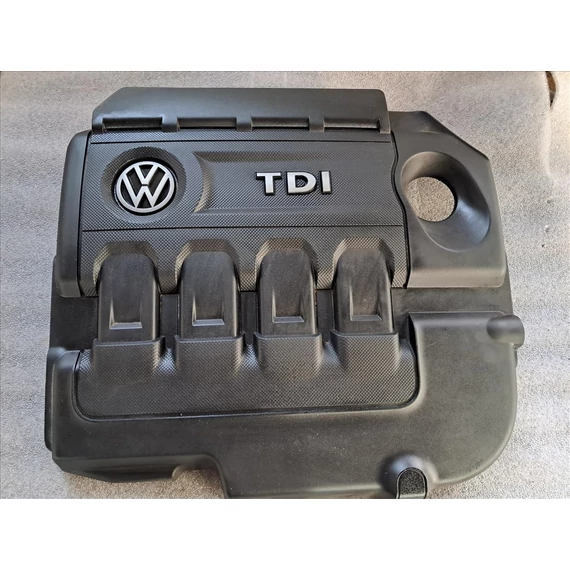 VOLKSWAGEN PASSAT B8 (3G) 1.6 CRTDI Felső motorburkolat 04L103925Q 04L103954T