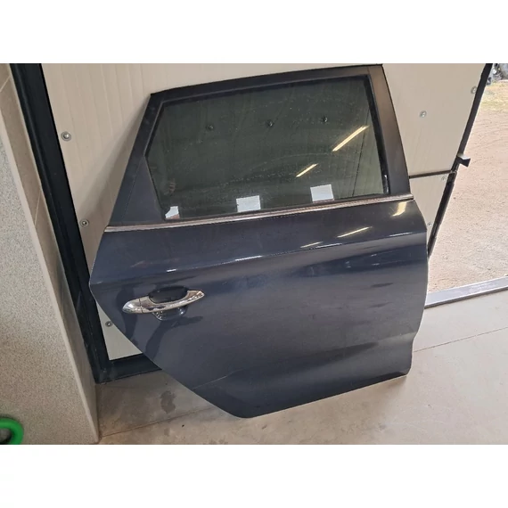 KIA CARENS (RP) jobb hátsó ajtó KU9