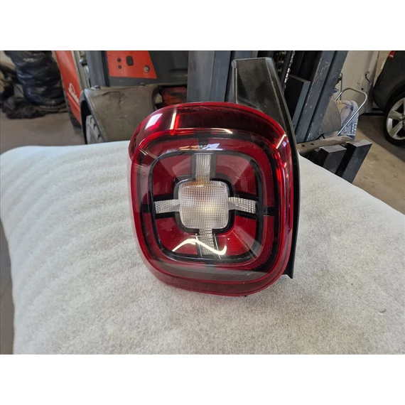 DACIA DUSTER II bal hátsó lámpa 265558217R