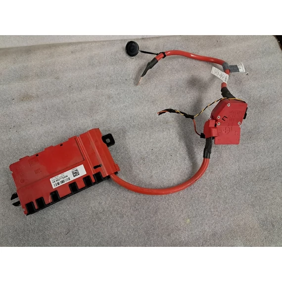 BMW (F30) Pozitív kábel saruval 922775204