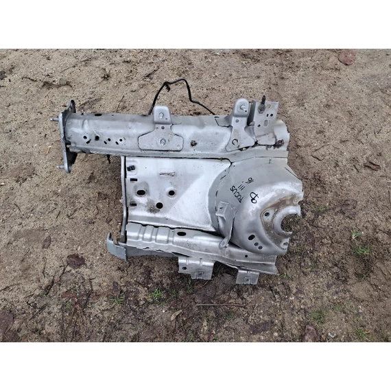 FORD FOCUS III Bal első kis negyed, hossznyúlvány