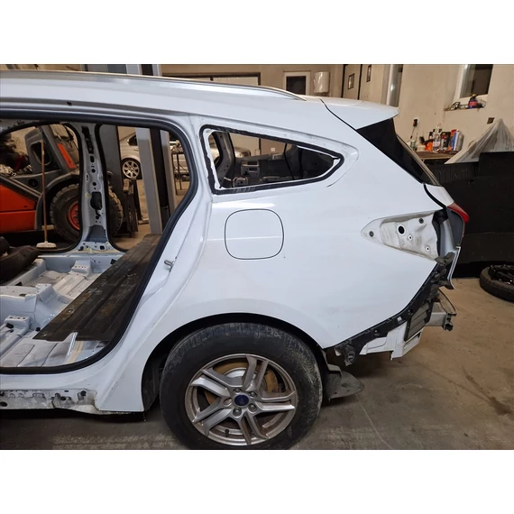 FORD FOCUS IV KOMBI Bal hátsó sárvédő negyed