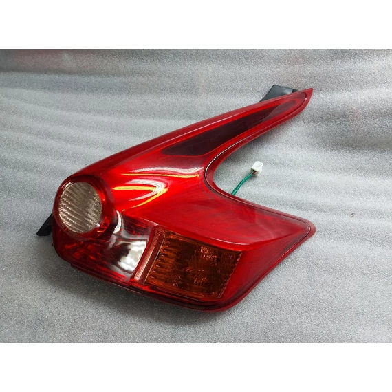 NISSAN JUKE (F15) Jobb hátsó lámpa