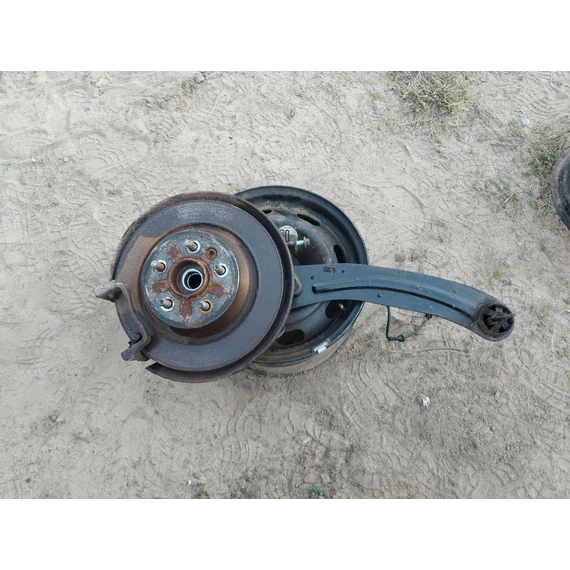 FORD KUGA AWD bal hátsó csonkállvány, kerékagy