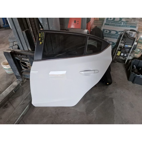 MAZDA 3 (BM) sedan bal hátsó ajtó A4D