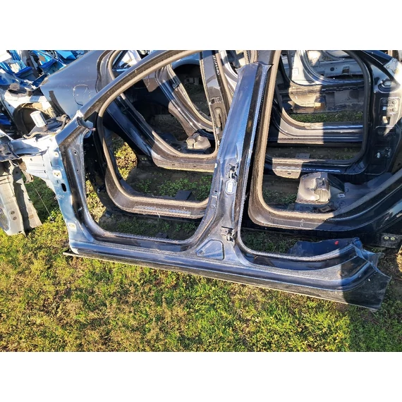 MAZDA 3 (BM) Bal küszöb