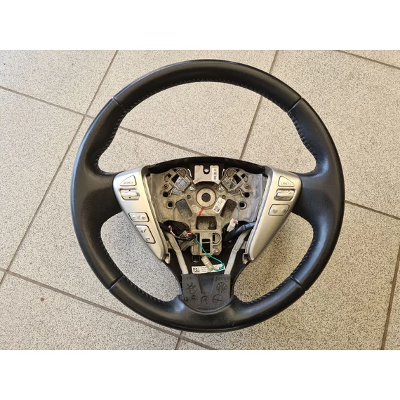 NISSAN NOTE (E12) kormány