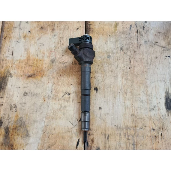 VOLKSWAGEN PASSAT B7 2.0 CRTDI CFF porlasztó 03L130277J