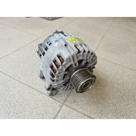VOLKSWAGEN PASSAT B7 2.0 CRTDI generátor 03L903023B