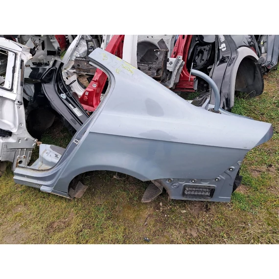 VOLKSWAGEN PASSAT B7 SEDAN bal hátsó sárvédő negyed